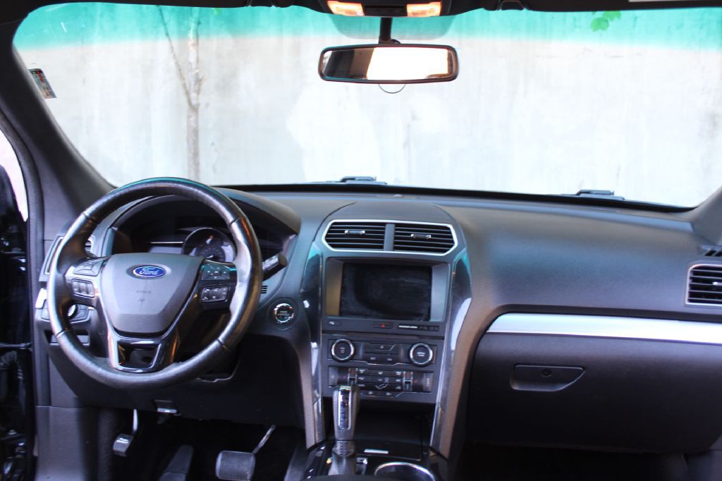 2017 Ford Explorer Image 16