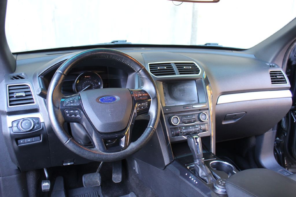 2017 Ford Explorer Image 17