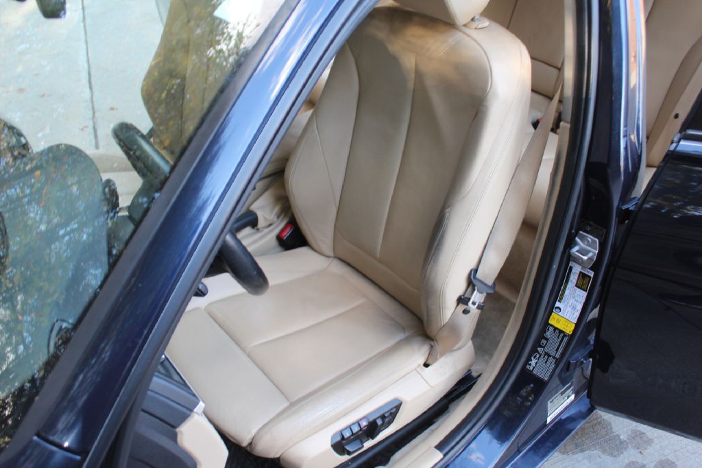 2014 BMW 3 Series Image 11