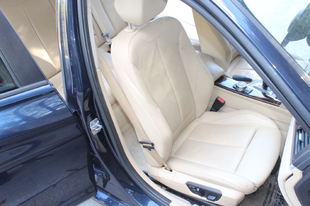 2014 BMW 3 Series Image 12