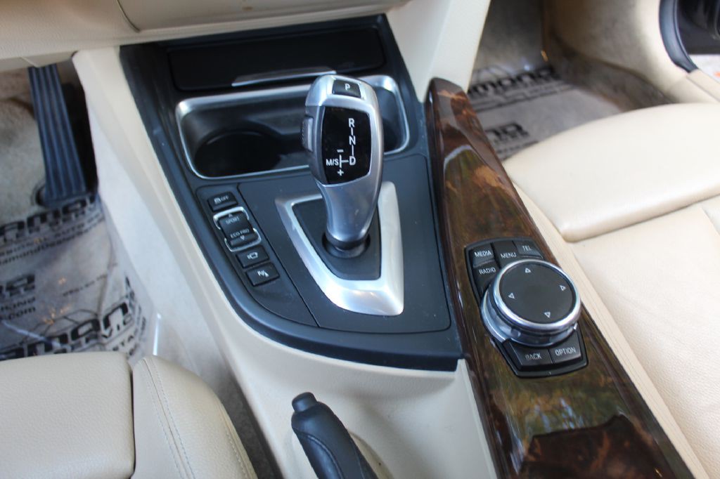 2014 BMW 3 Series Image 19