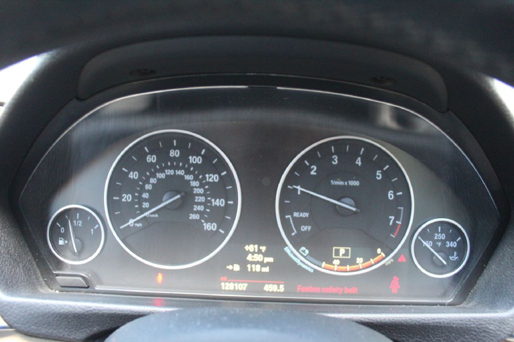 2014 BMW 3 Series Image 24