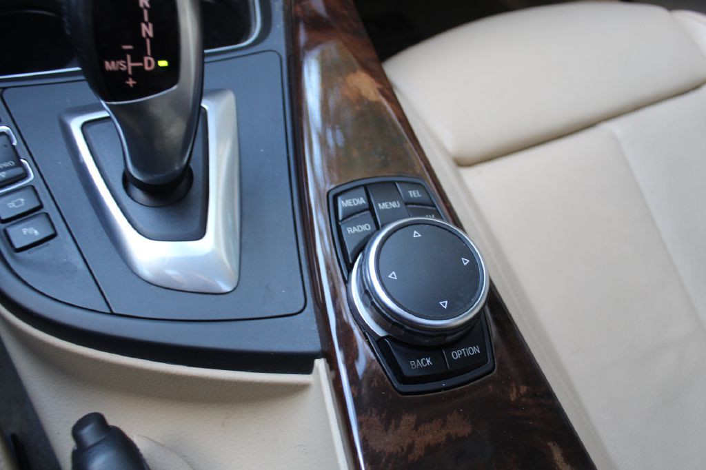 2014 BMW 3 Series Image 27