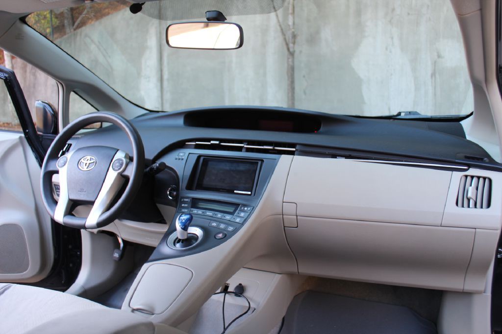 2011 Toyota Prius Image 13