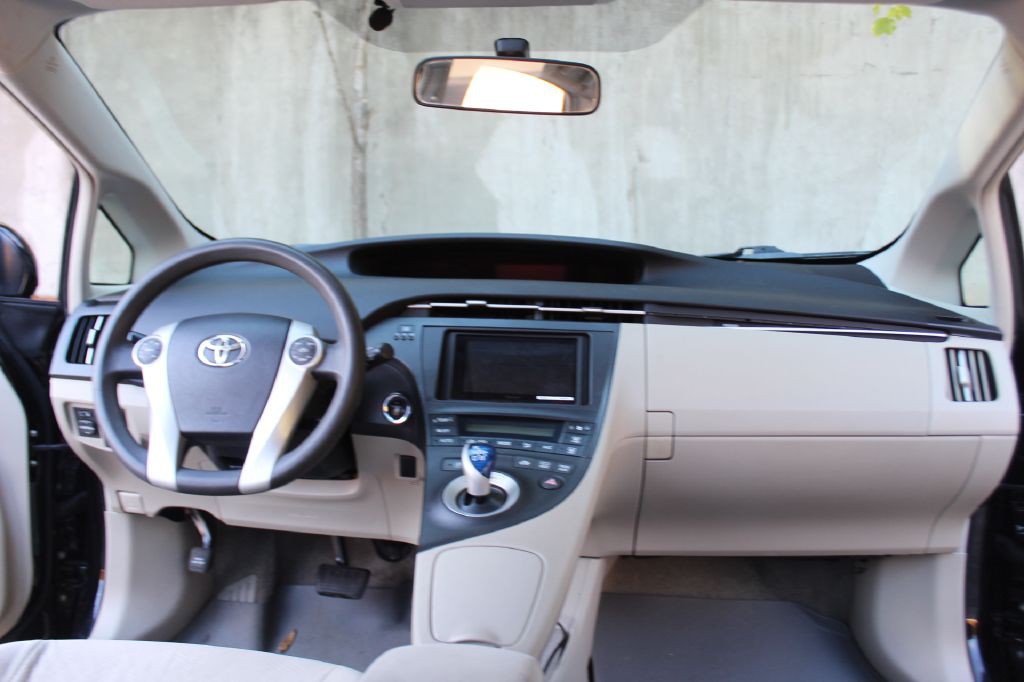 2011 Toyota Prius Image 14
