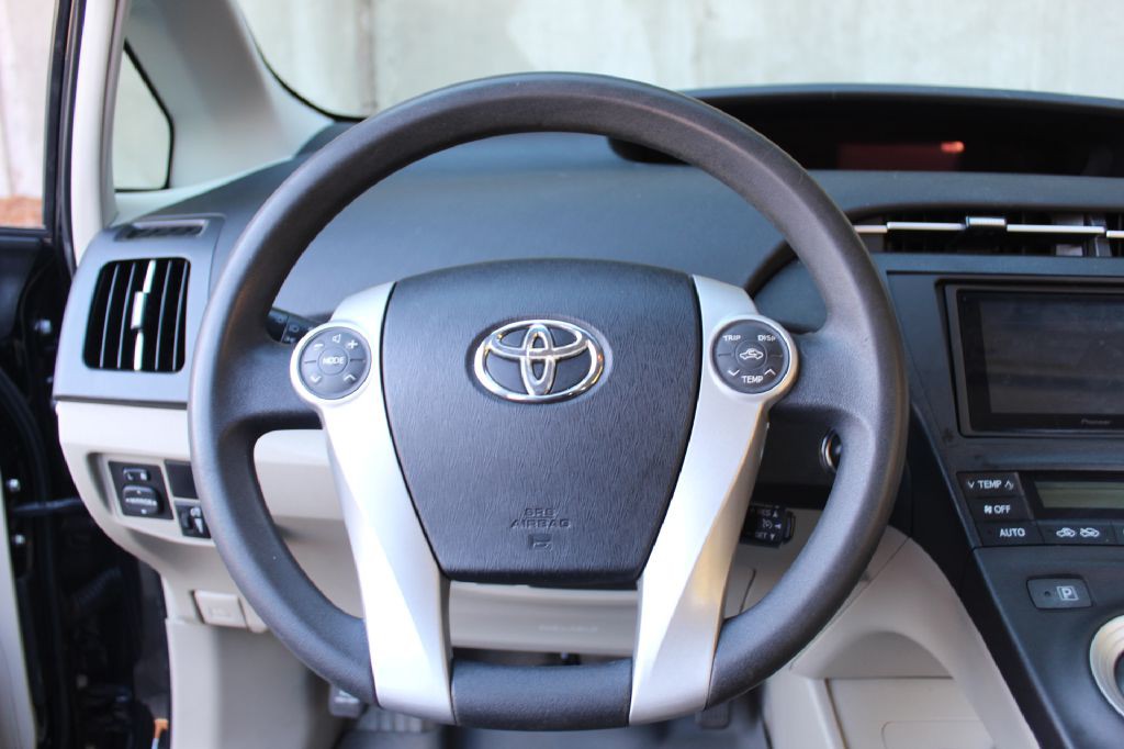 2011 Toyota Prius Image 16