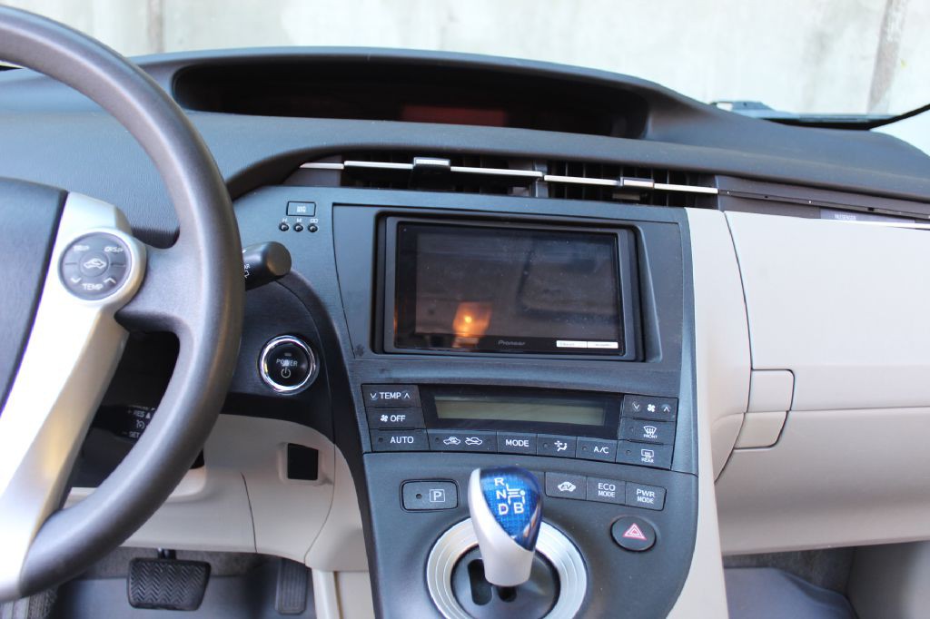 2011 Toyota Prius Image 17