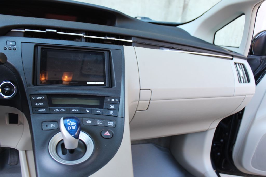 2011 Toyota Prius Image 18