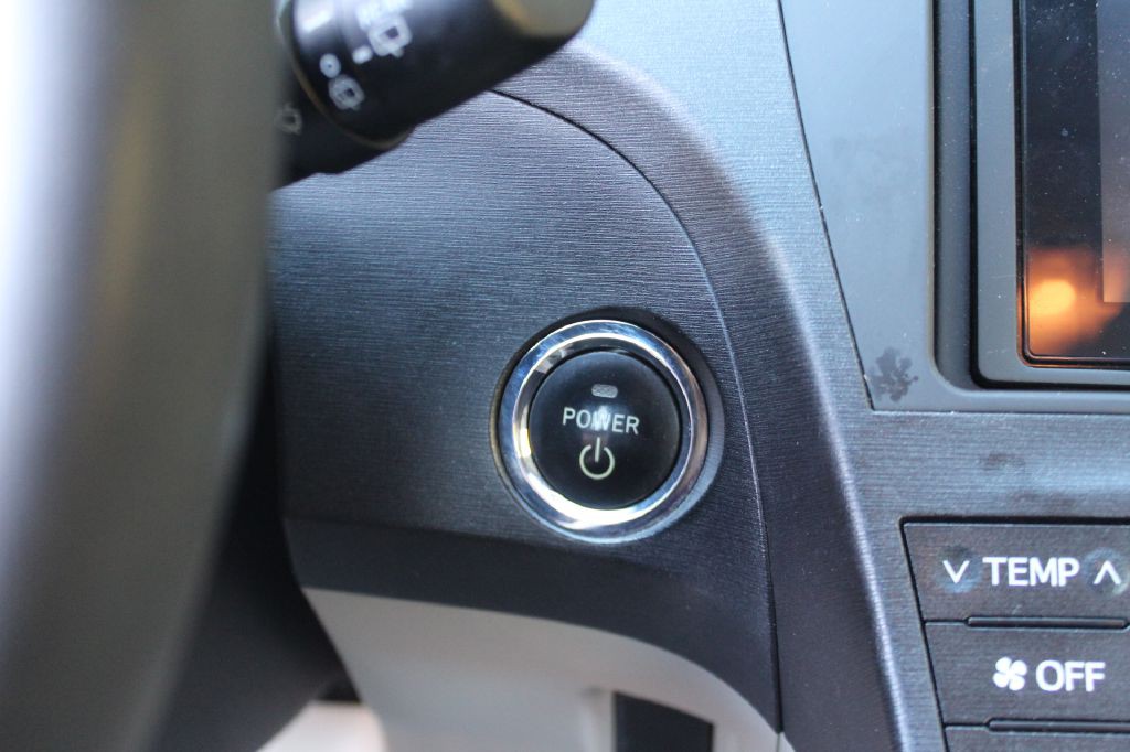 2011 Toyota Prius Image 20