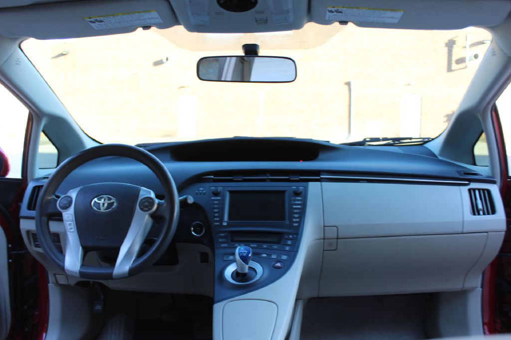 2010 Toyota Prius Image 14