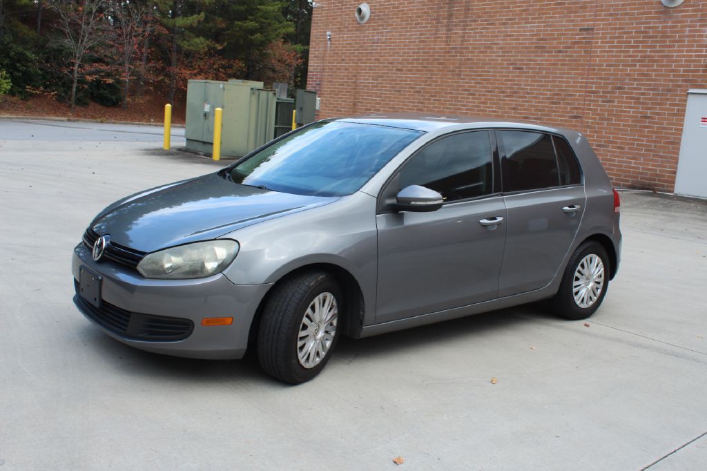2010 Volkswagen Golf Image 2