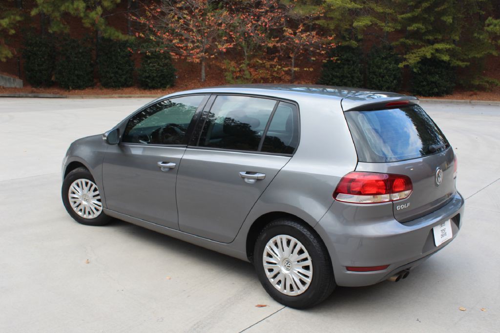 2010 Volkswagen Golf Image 3