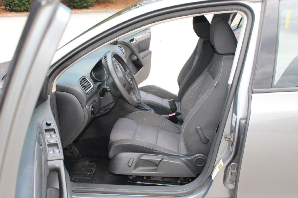 2010 Volkswagen Golf Image 9
