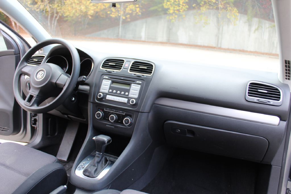 2010 Volkswagen Golf Image 10