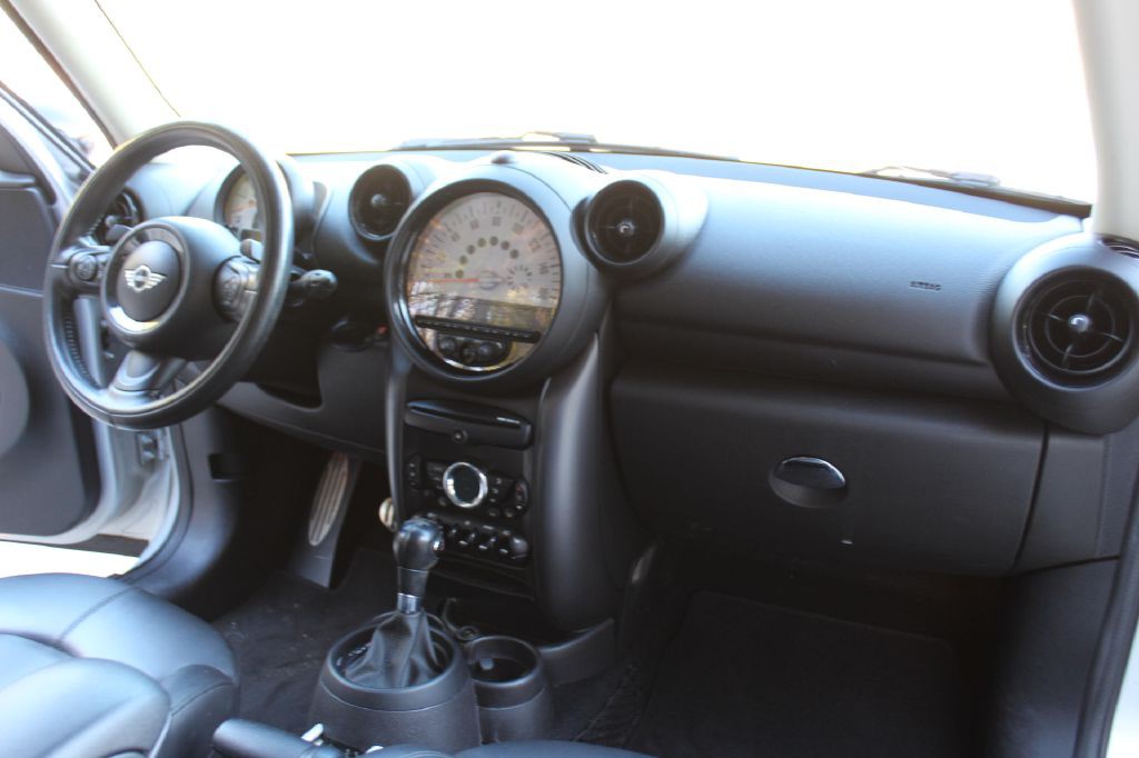 2013 MINI Cooper Image 11