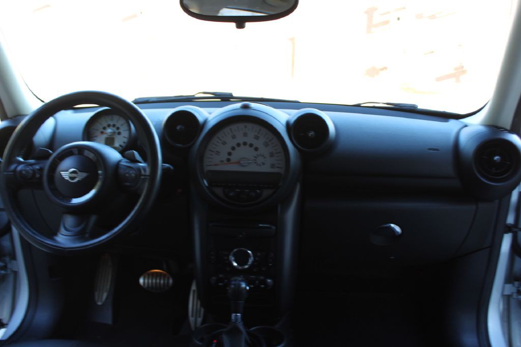 2013 MINI Cooper Image 12