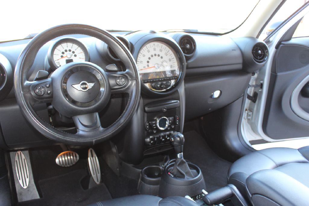 2013 MINI Cooper Image 13