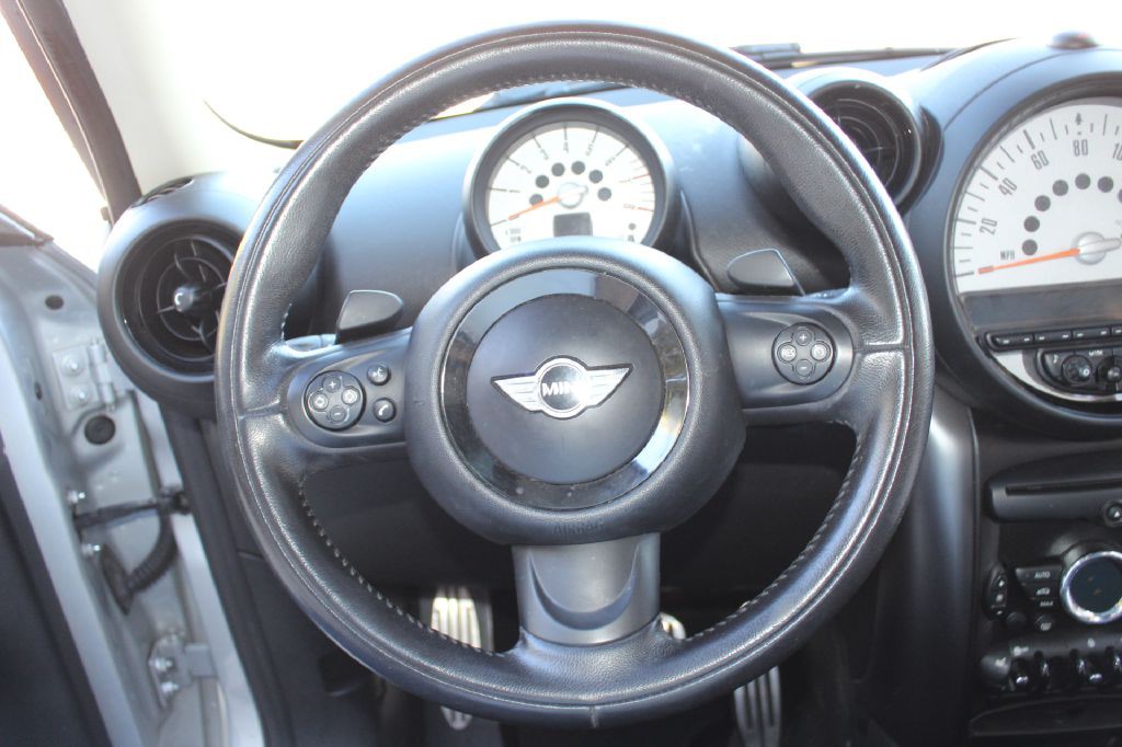 2013 MINI Cooper Image 14