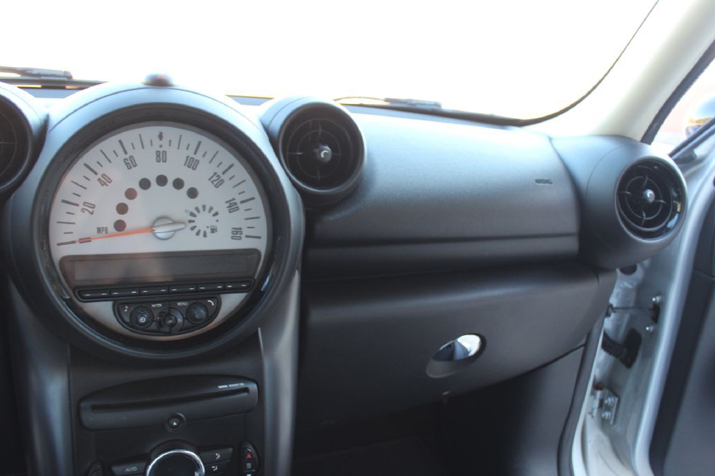 2013 MINI Cooper Image 16