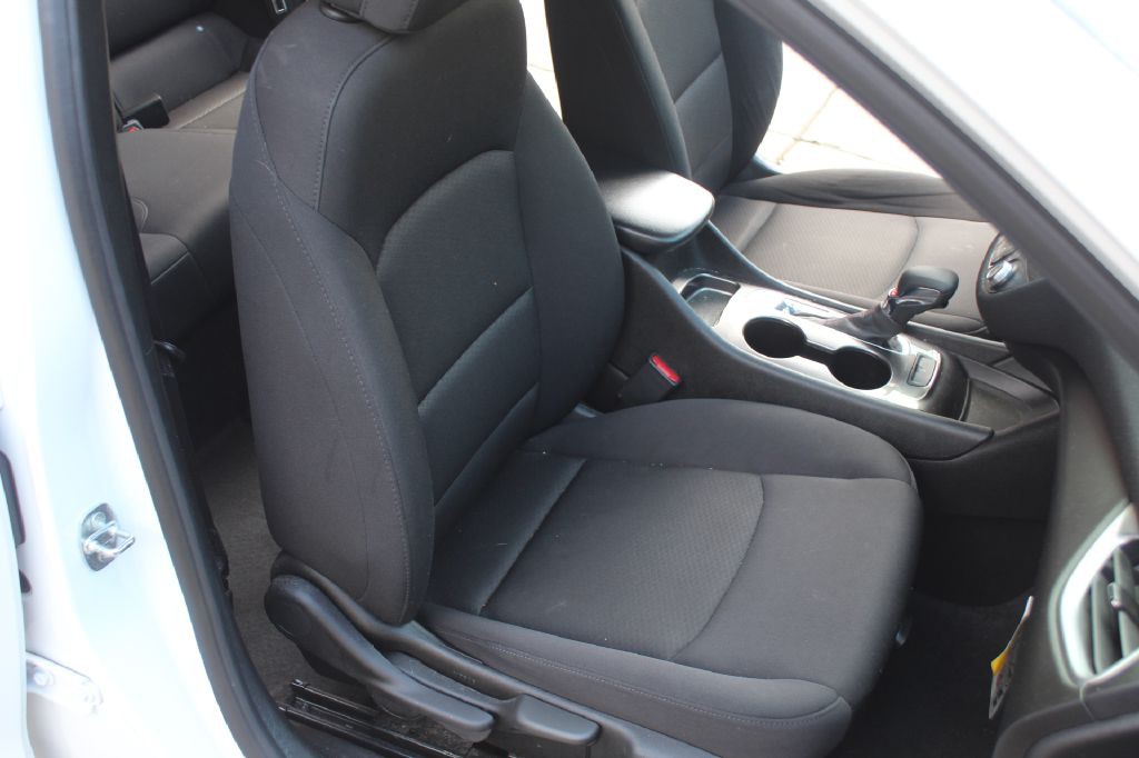 2021 Chevrolet Malibu Image 12