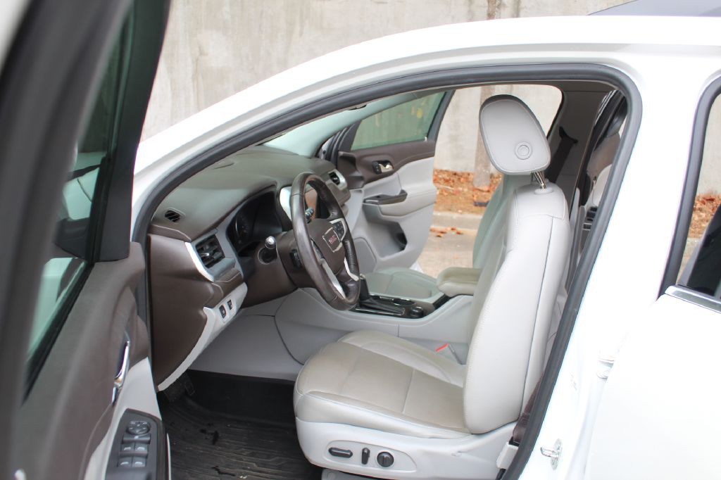 2019 GMC Acadia Image 10