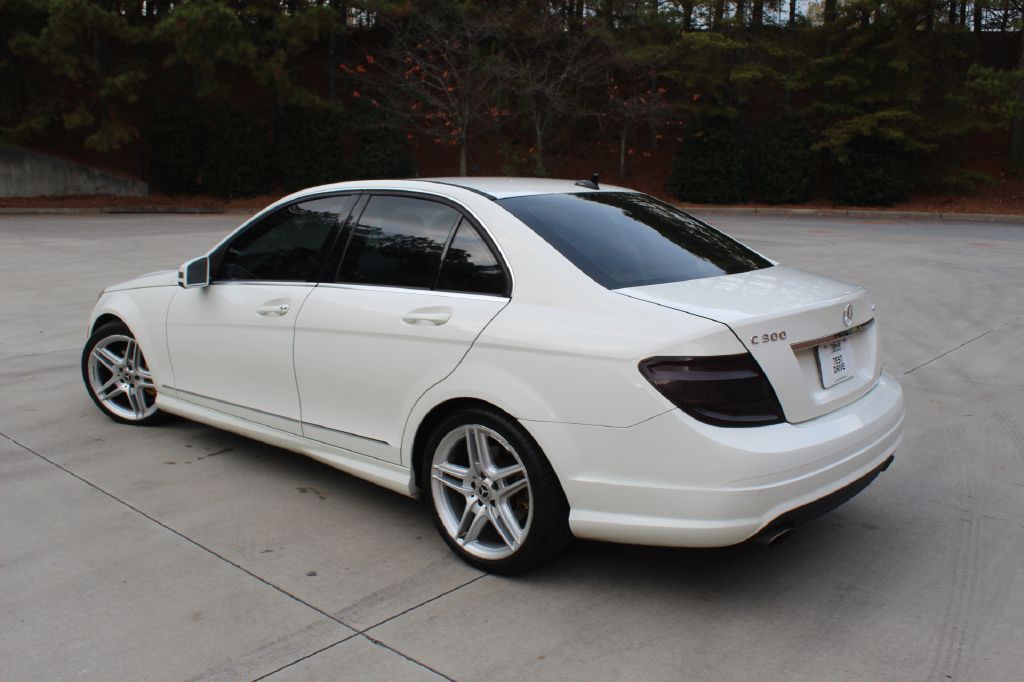 2010 Mercedes-Benz C-Class Image 3