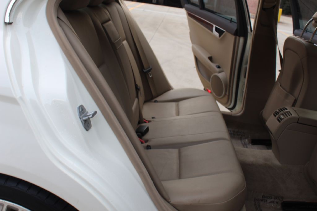 2010 Mercedes-Benz C-Class Image 8