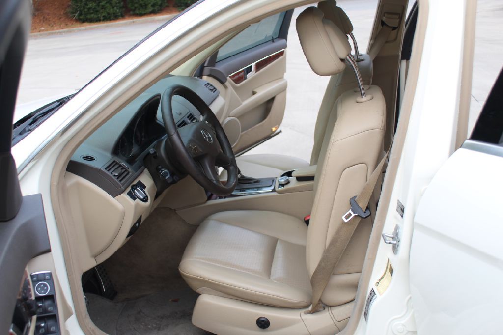 2010 Mercedes-Benz C-Class Image 10