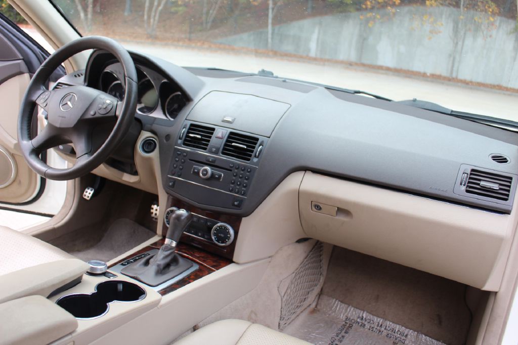 2010 Mercedes-Benz C-Class Image 11
