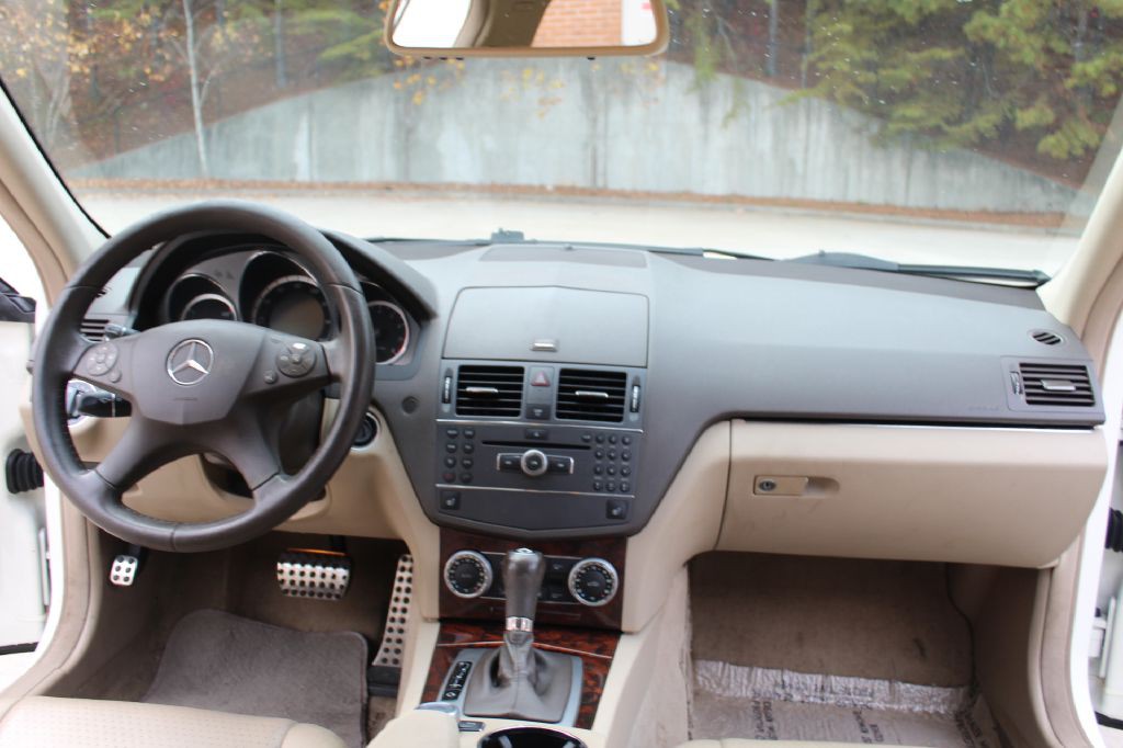 2010 Mercedes-Benz C-Class Image 12