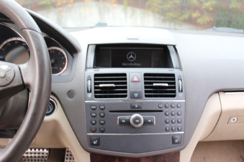 2010 Mercedes-Benz C-Class Image 16
