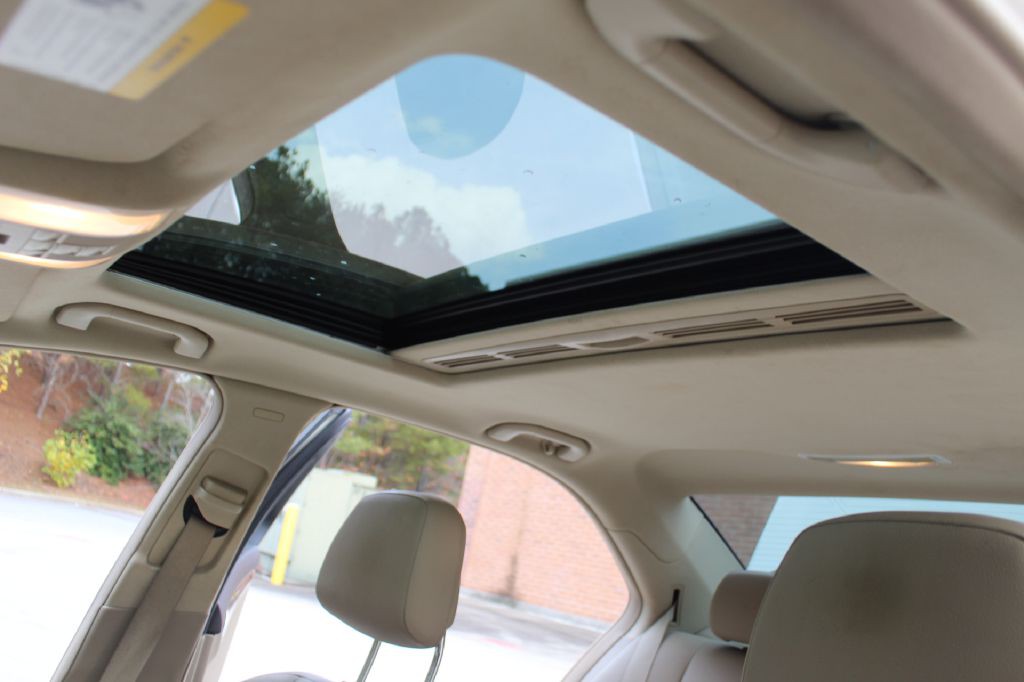 2010 Mercedes-Benz C-Class Image 19