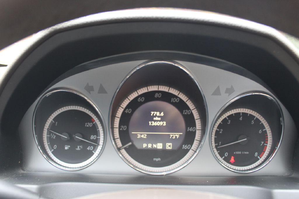 2010 Mercedes-Benz C-Class Image 21