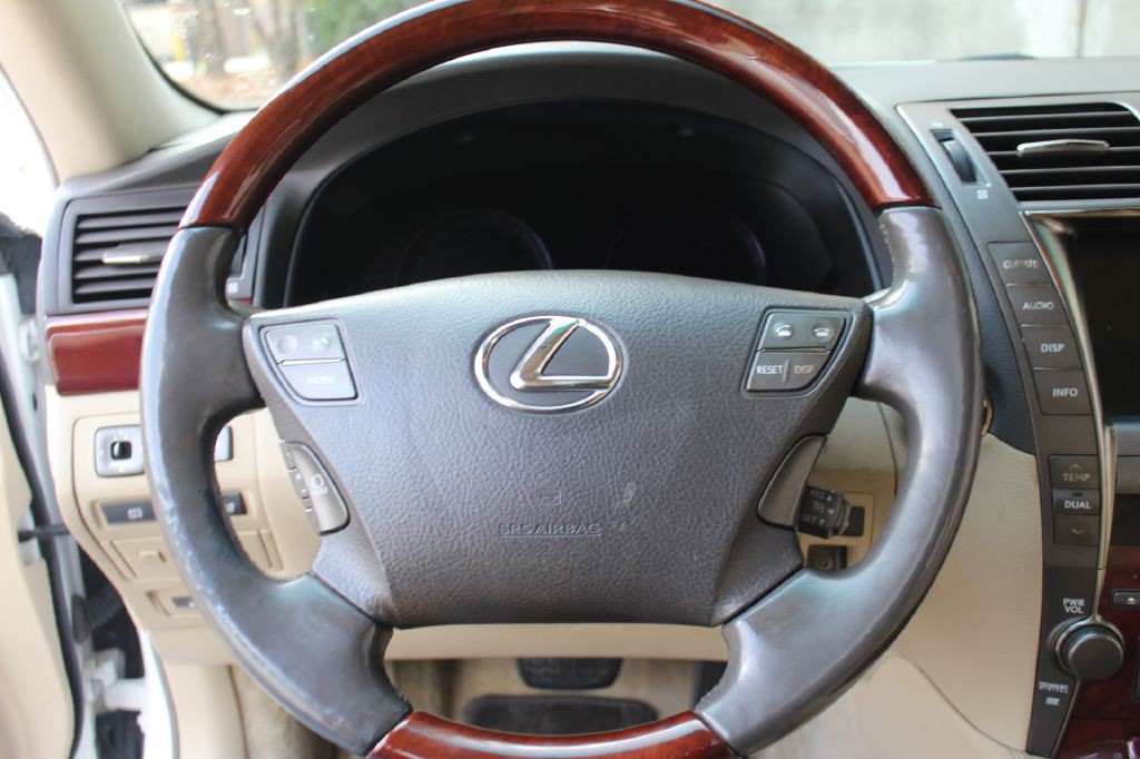 2009 Lexus LS Image 16