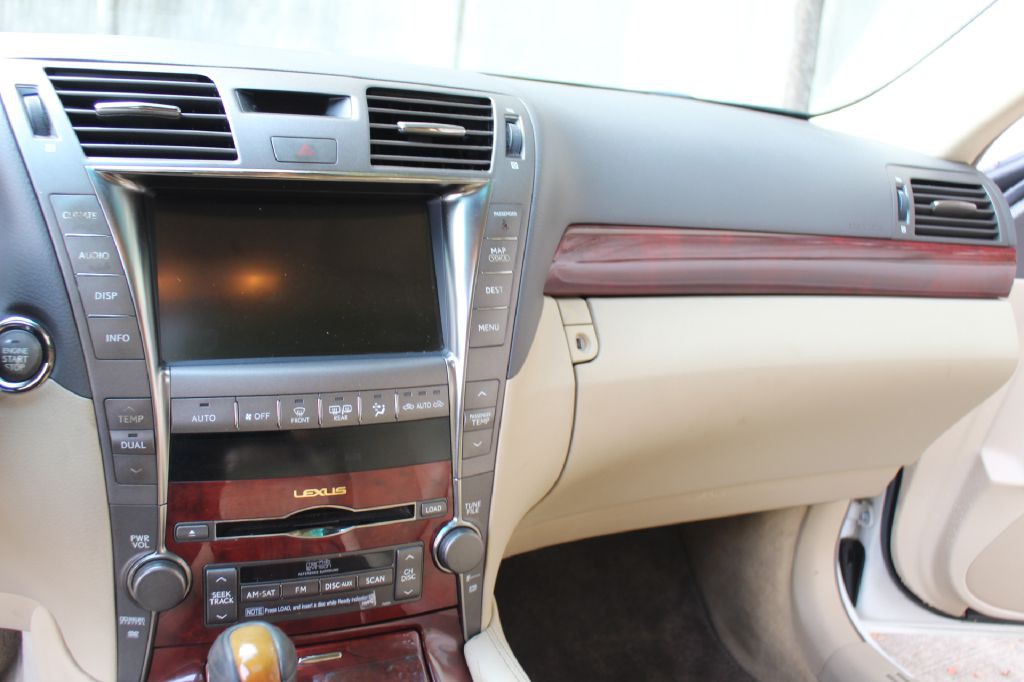 2009 Lexus LS Image 18