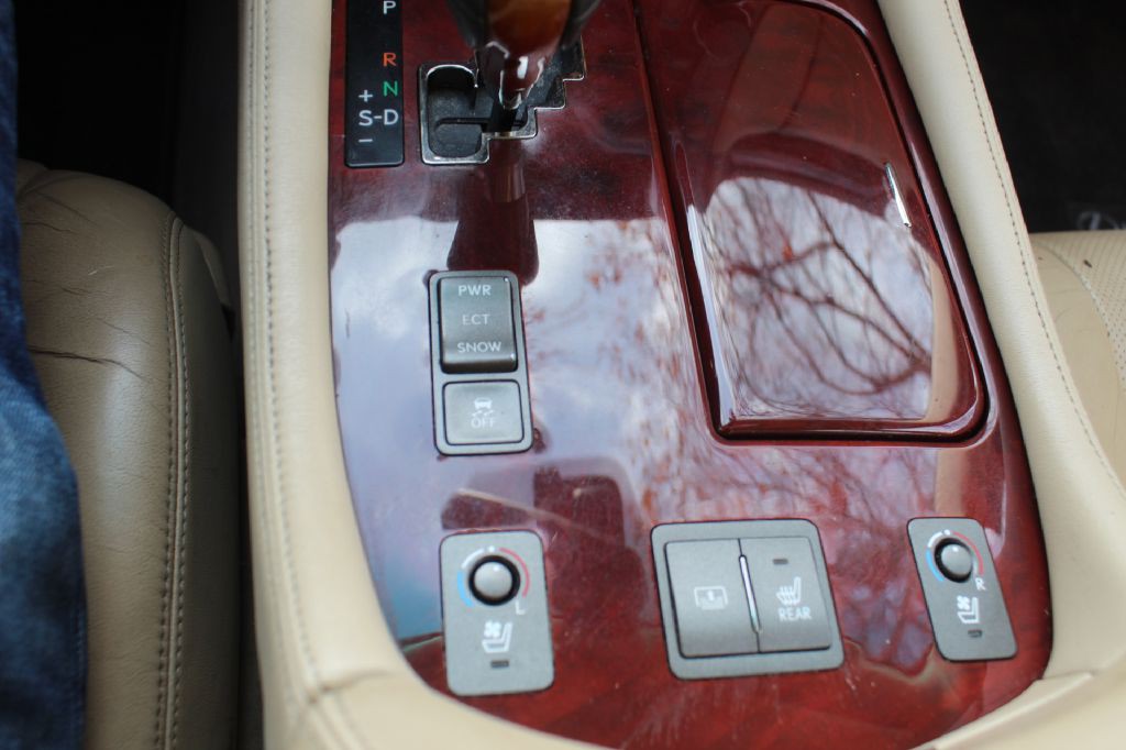 2009 Lexus LS Image 28