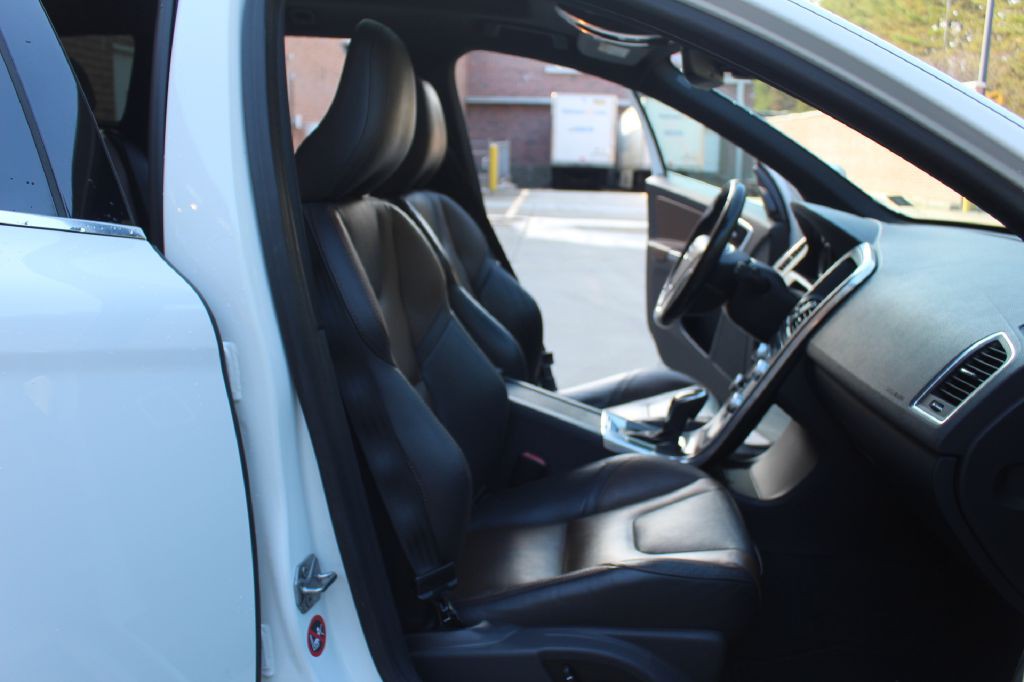 2015 Volvo XC60 Image 7