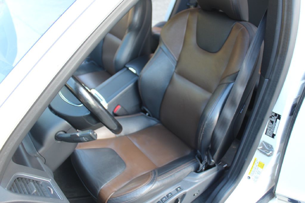 2015 Volvo XC60 Image 11