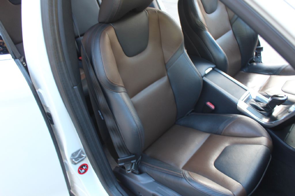 2015 Volvo XC60 Image 12