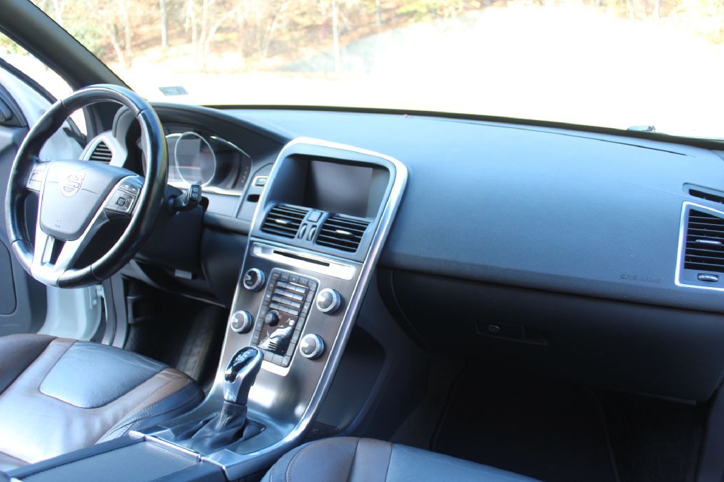 2015 Volvo XC60 Image 14