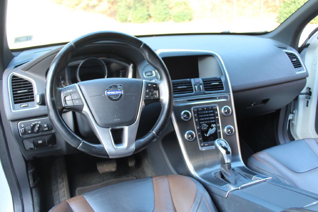 2015 Volvo XC60 Image 16