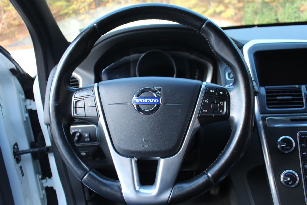 2015 Volvo XC60 Image 17