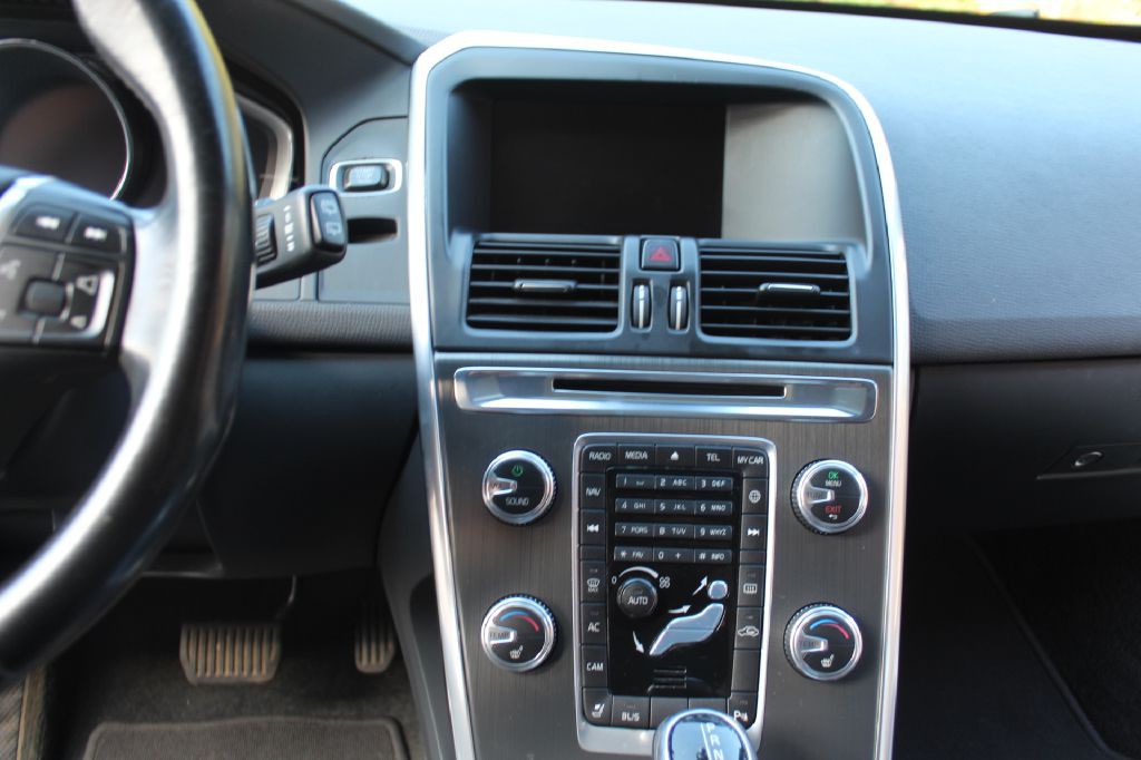 2015 Volvo XC60 Image 18