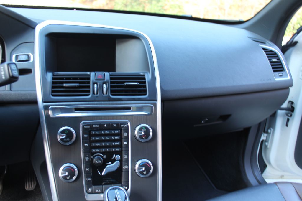 2015 Volvo XC60 Image 19