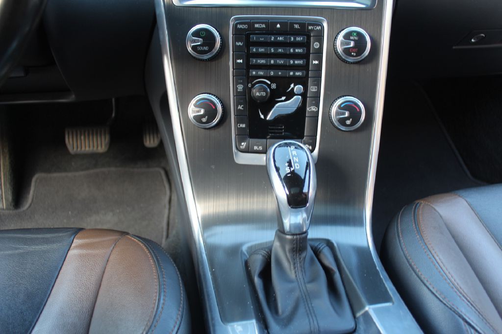 2015 Volvo XC60 Image 20