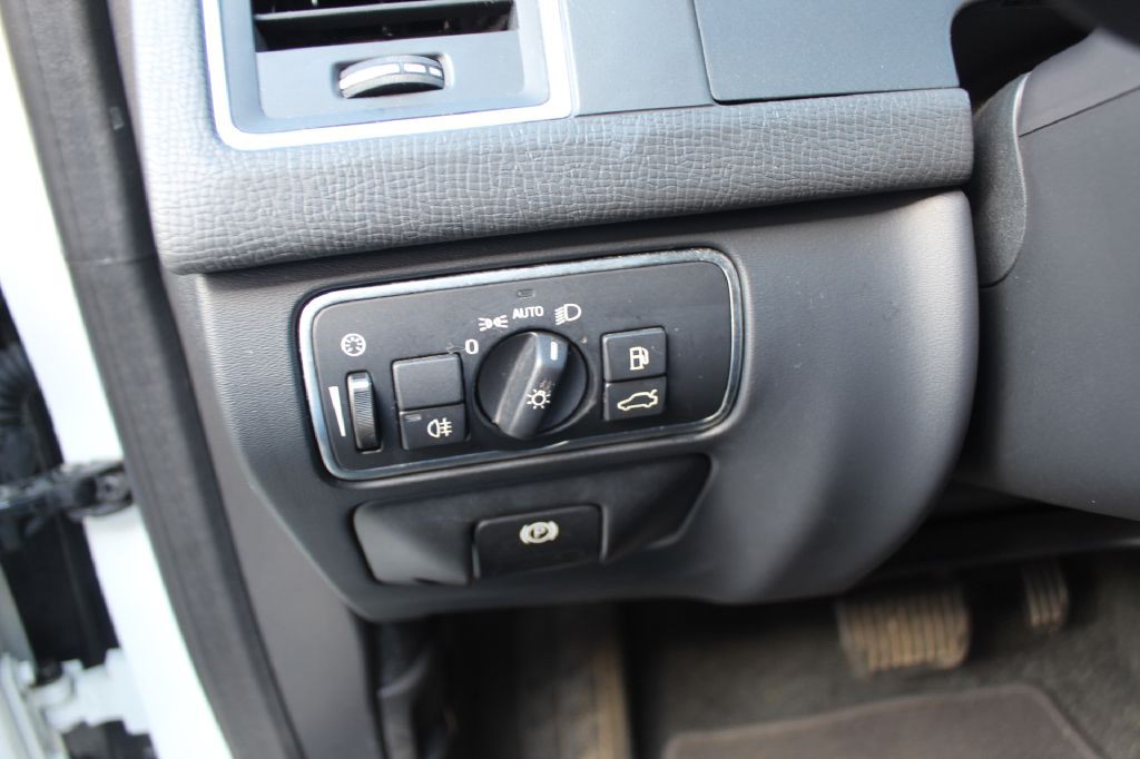 2015 Volvo XC60 Image 21