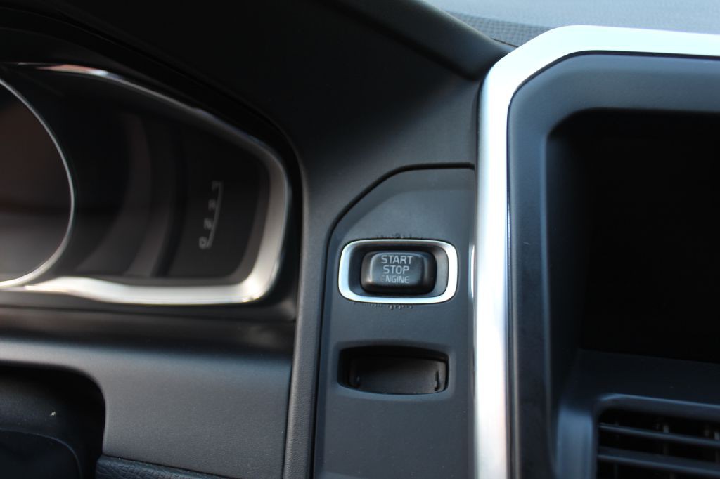 2015 Volvo XC60 Image 25