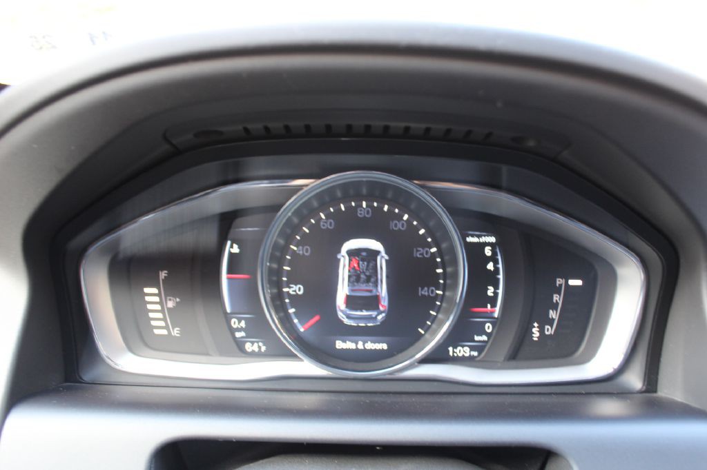 2015 Volvo XC60 Image 26