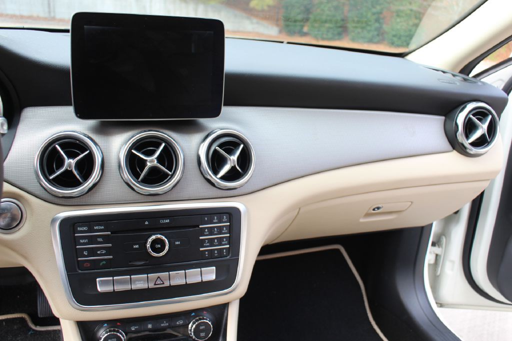 2018 Mercedes-Benz GLA-Class Image 18