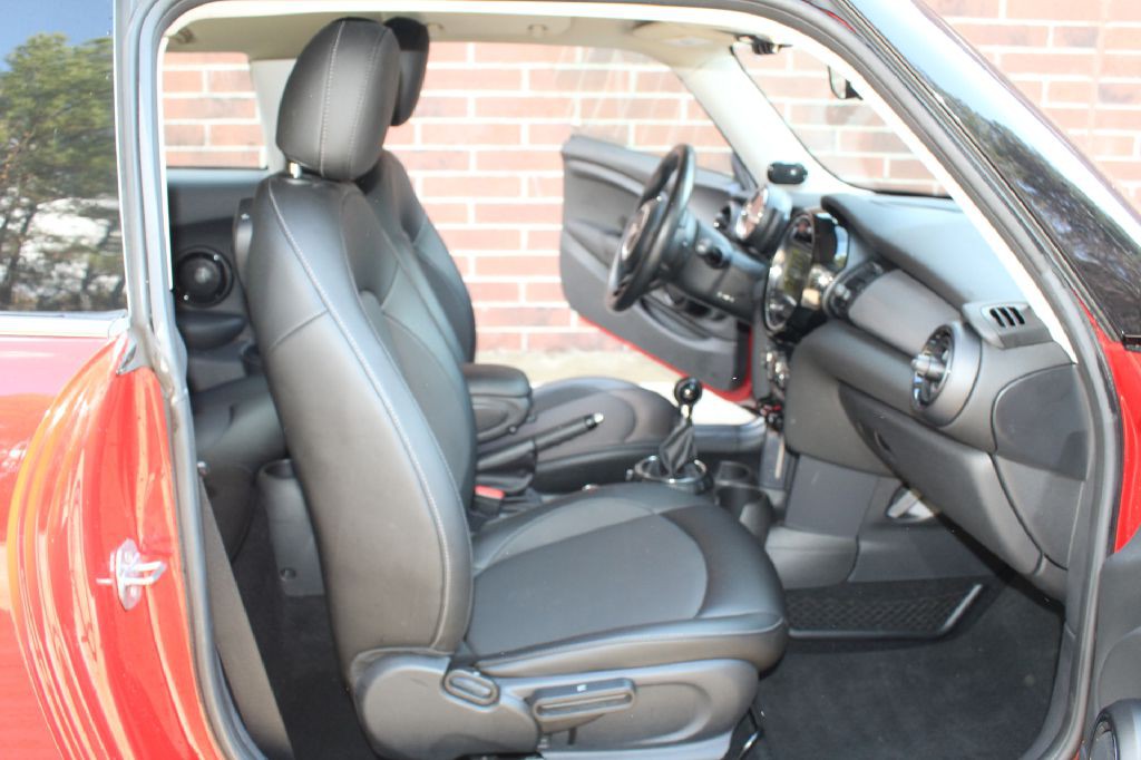 2015 MINI Cooper Image 7